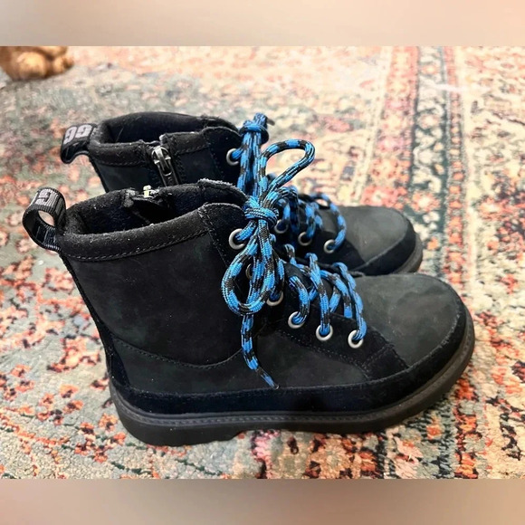 UGG Robley Boot - Picture 5 of 12